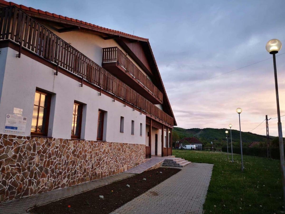 Pension Cetate Valcau De Sus Exterior photo